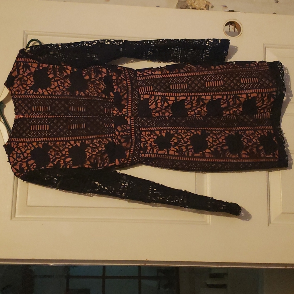 Black and Rosy mauve lace dress - Picture 4 of 5